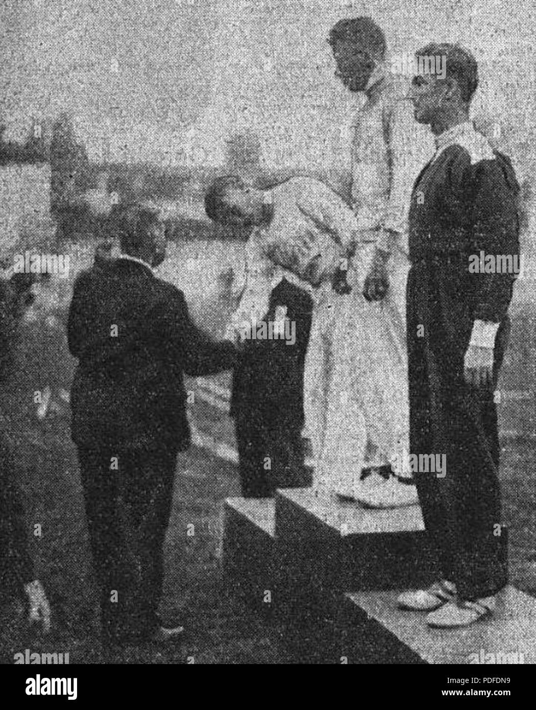 109 De G. à D. Yrjö Nikkanen (2e), Matti Järvinen (1er) et József Várszegi (3e) au lancement du javelot des championnats d'Europa 1938 Foto Stock