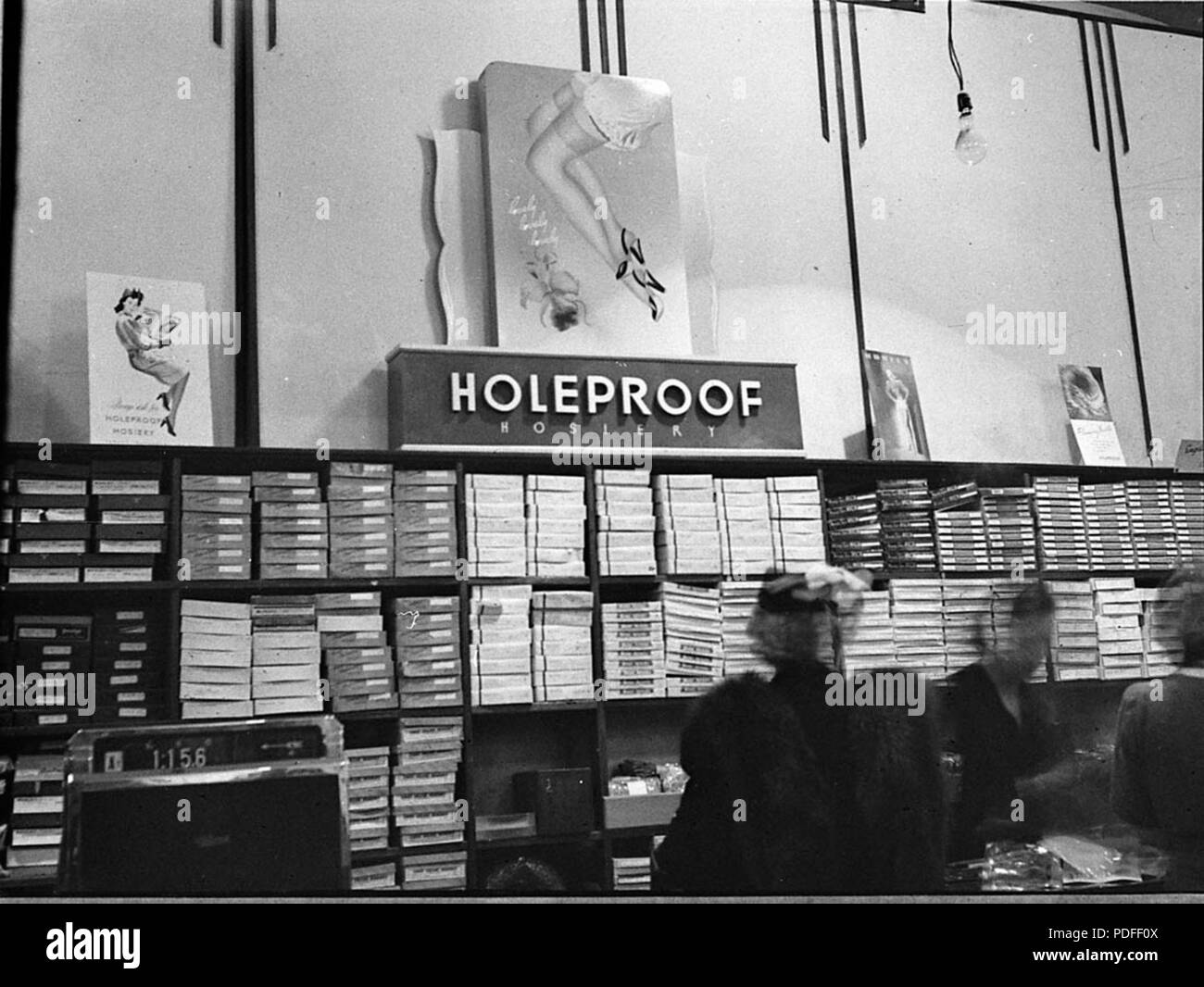 158 37092 SLNSW Holeproof display Foto Stock