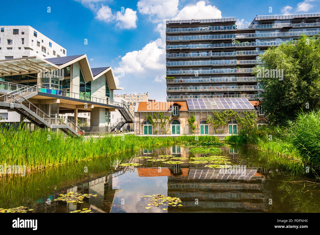 Parc Clichy Batignolles, noto anche come Martin Luther King Park è uno dei nuovi parchi urbani di Parigi, Francia. Foto Stock