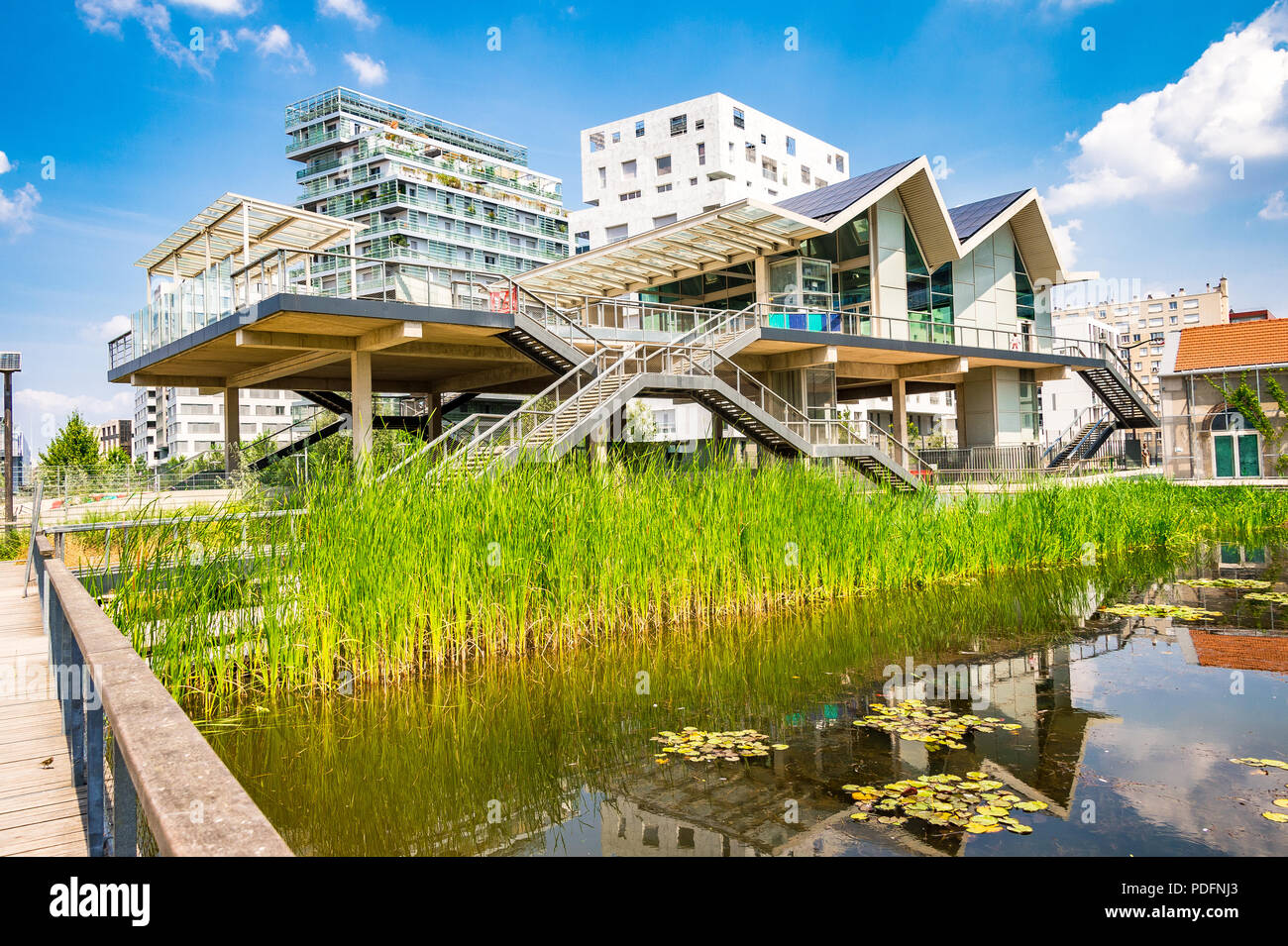 Parc Clichy Batignolles, noto anche come Martin Luther King Park è uno dei nuovi parchi urbani di Parigi, Francia. Foto Stock