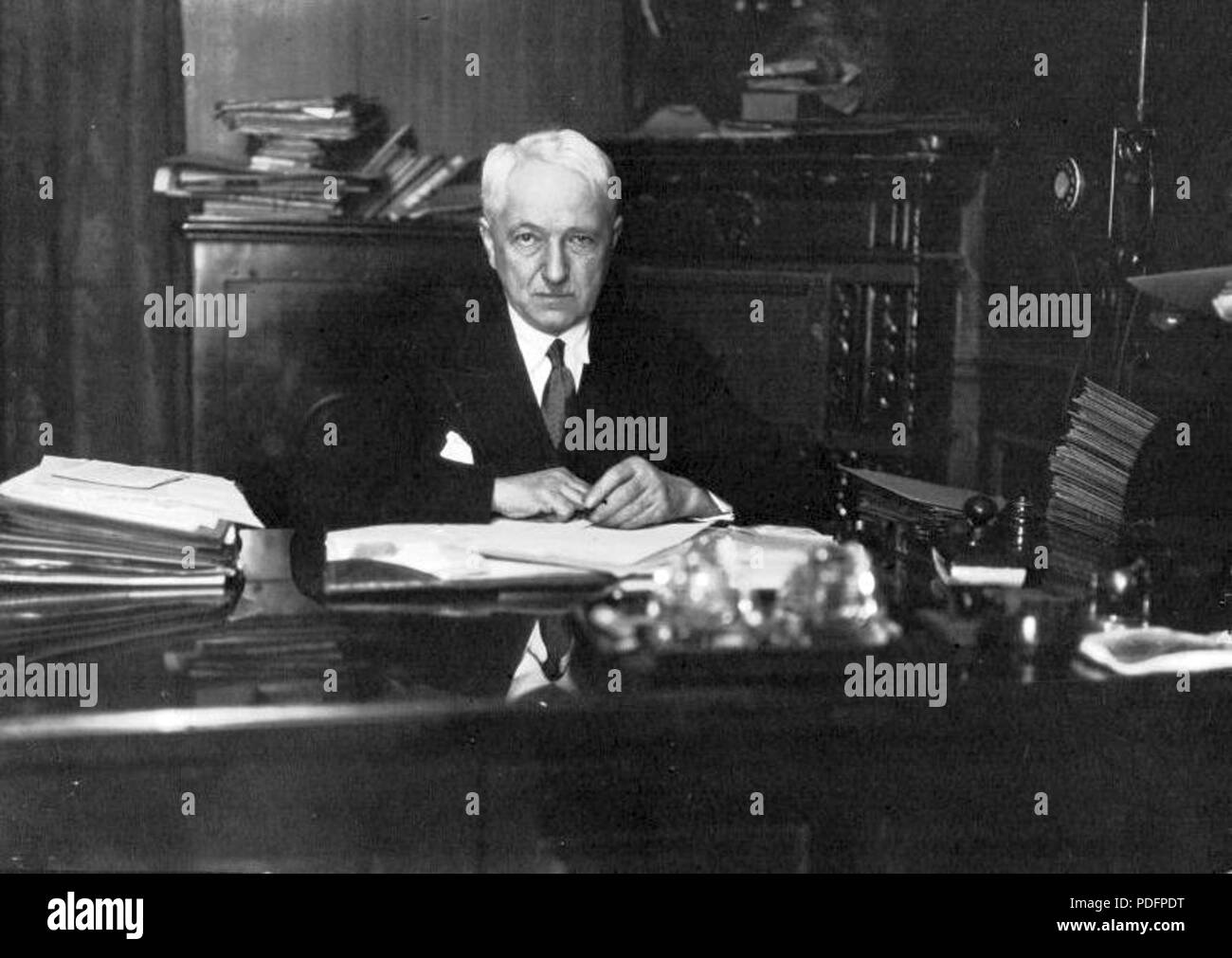 174 Jules Rimet à son bureau en 1933 Foto Stock