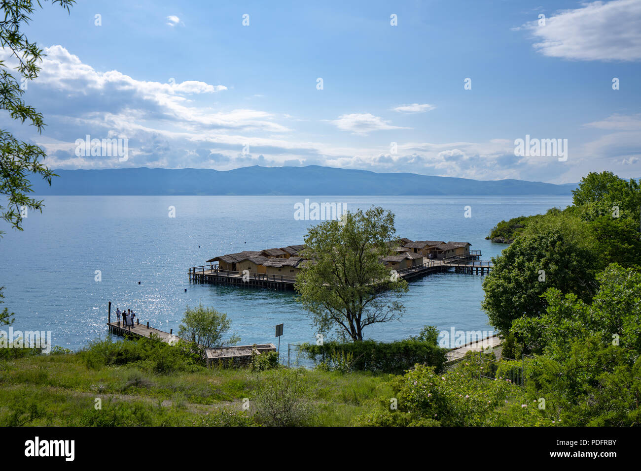 Il lago di Ohrid paesaggi e lavato in barca sulla spiaggia Foto Stock