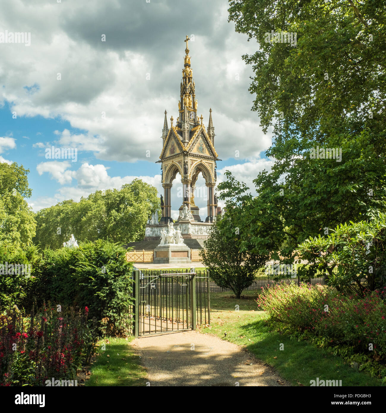 L'Albert Memorial in Kensington Gardens, South Kensington, Londra, Inghilterra Foto Stock