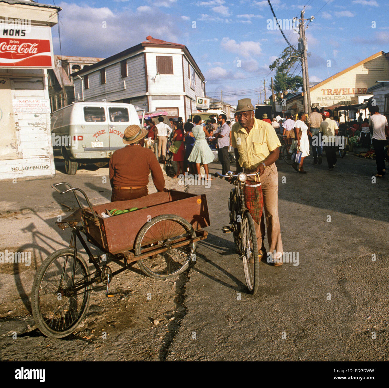 Gli abitanti del Belize in Belize City mercato di frutta e verdura, Belize,  America Centrale e Caraibi Foto stock - Alamy