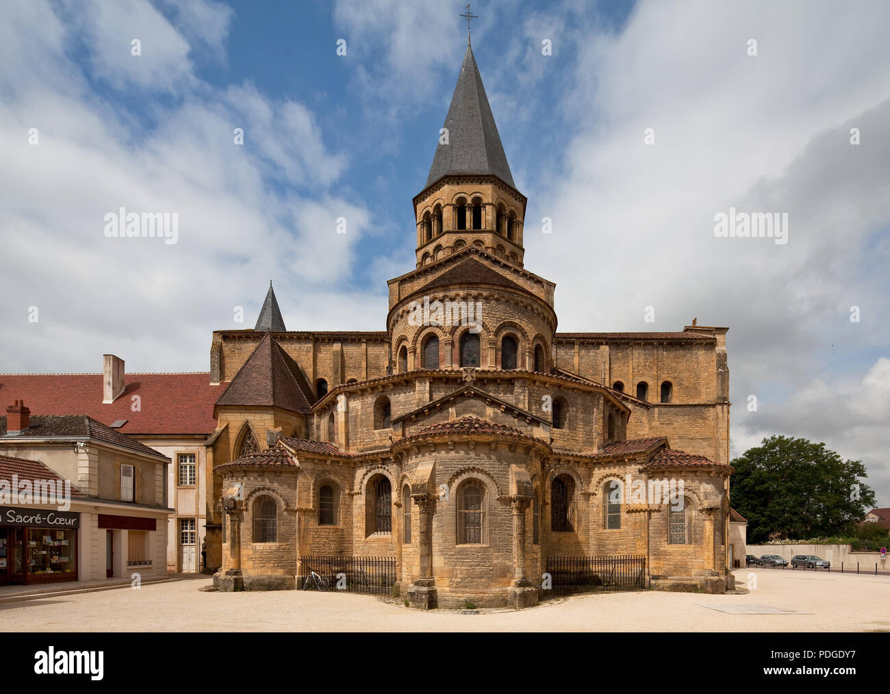 Frankr Paray-le Monial Burgund Basilika Sacre-Coeur 70859 Begonnen um 1100 Ansicht von Osten Foto Stock