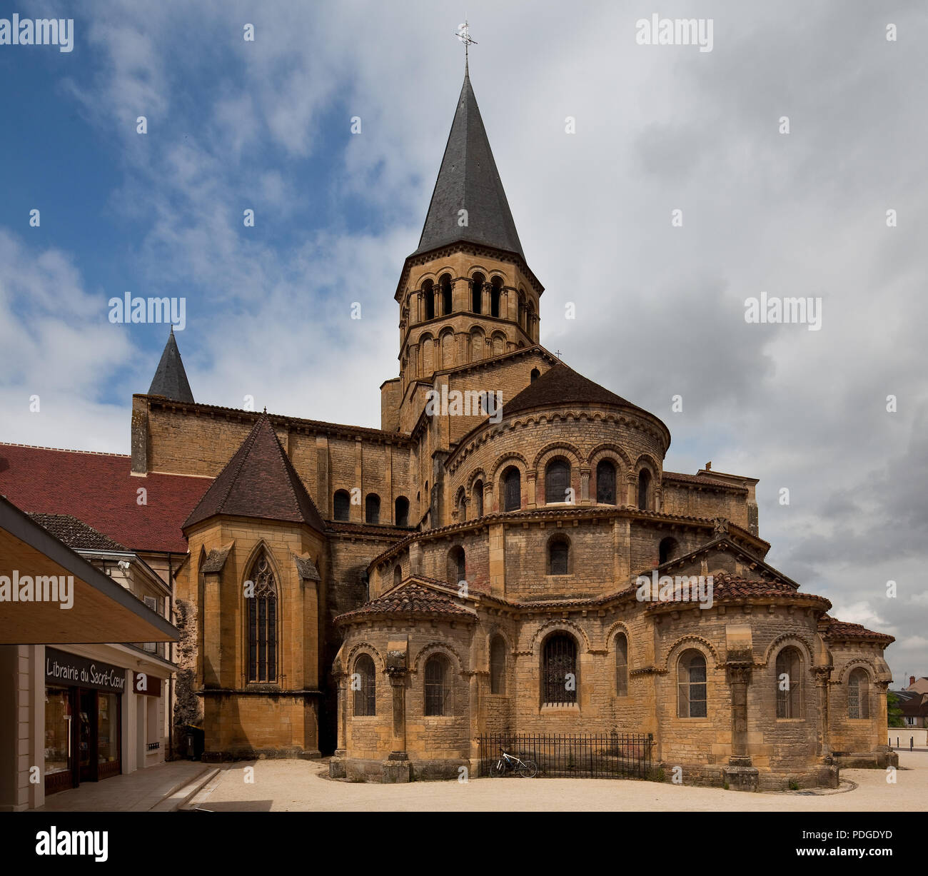 Frankr Paray-le Monial Burgund Basilika Sacre-Coeur 70859 Begonnen um 1100 Ansicht von Ost- Südost Foto Stock