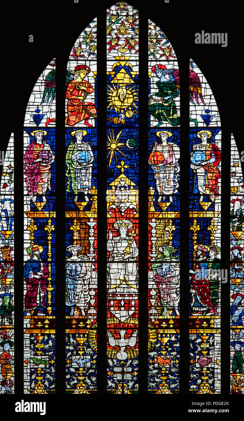 Il 1958 Benedicite finestra, progettato da H.J. Stammers, St Marys Chiesa Parrocchiale, Scarborough, Regno Unito Foto Stock