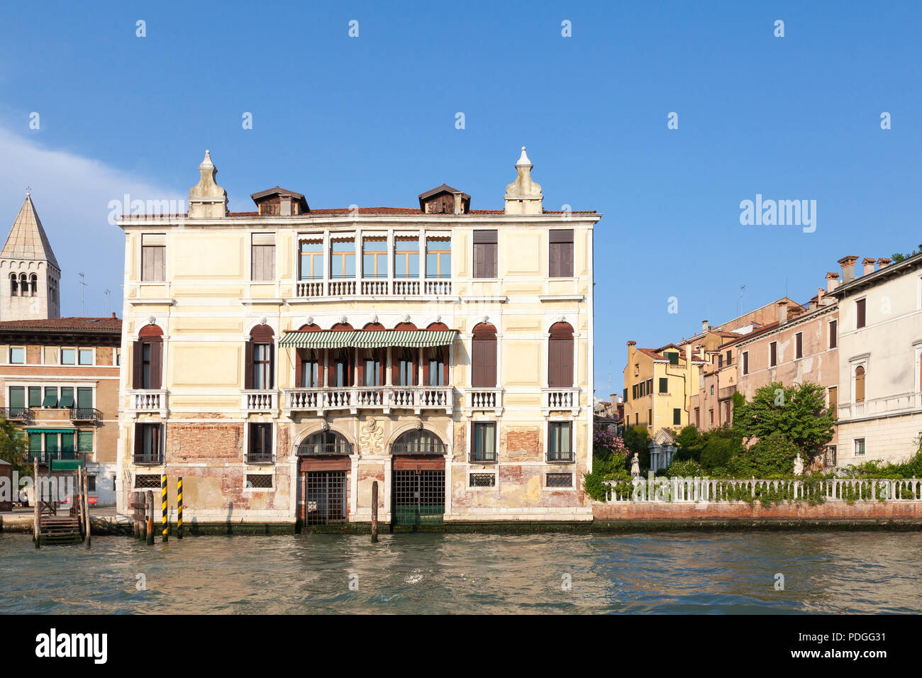 Palazzo Malipiero, Grand Canal, San Marco, Venezia, Veneto, Italia. 11bizantina di thC con giardino n luce della sera. Ora offre spazi espositivi Foto Stock