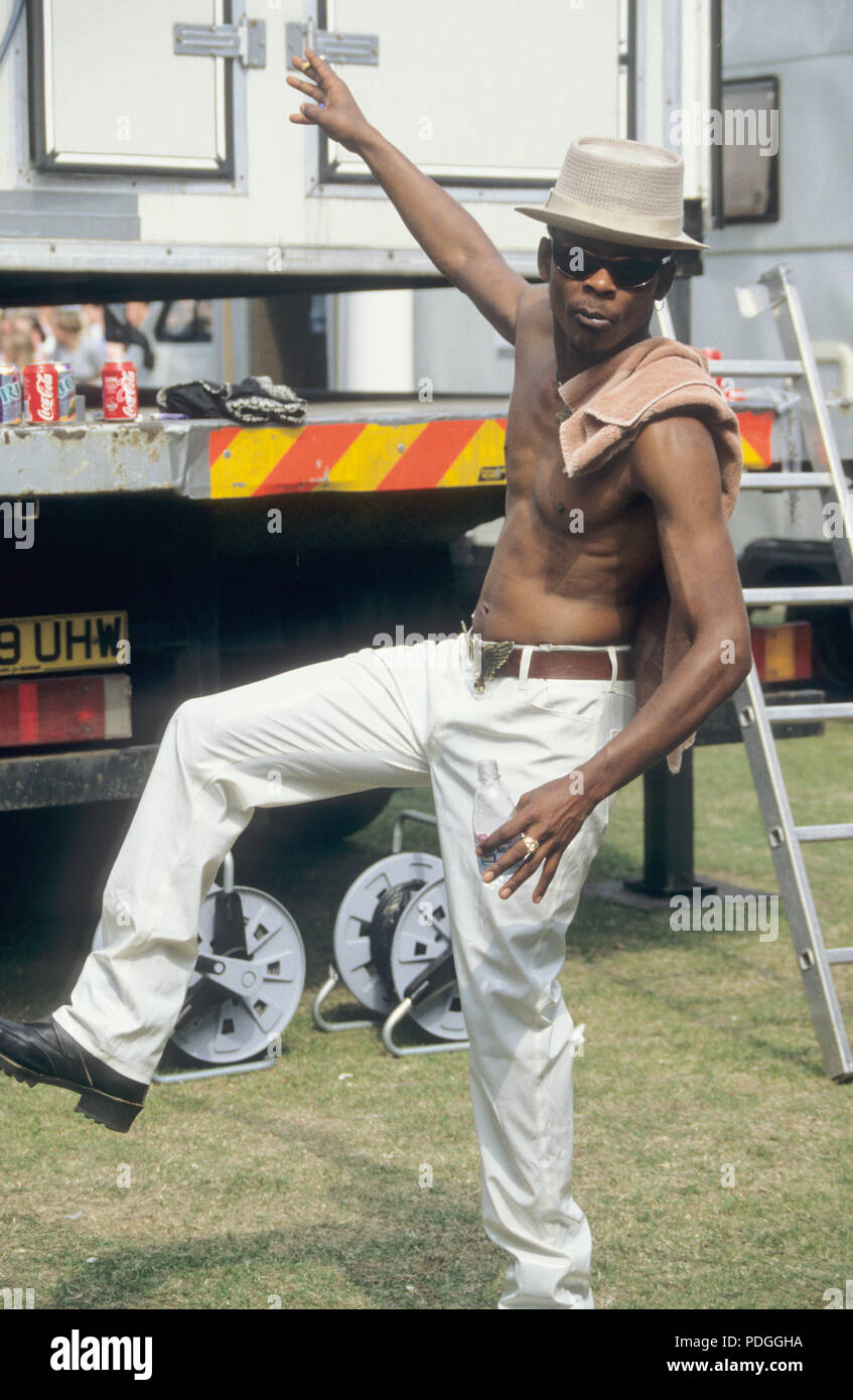 Orologio. BBC radio 1 One Roadshow Plymouth Hoe Devon 15 agosto 1996 Lorna Saunders Marcus Thomas Foto Stock