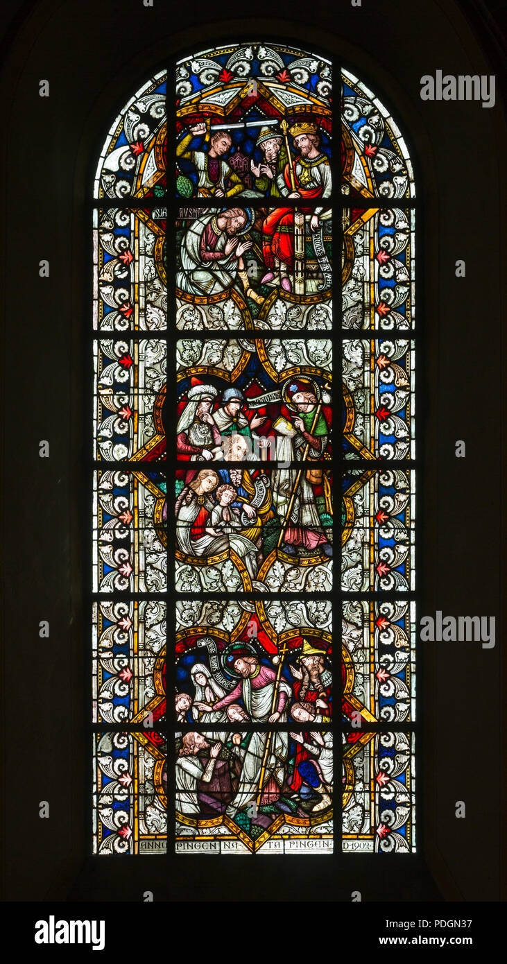 Südliches Querhausfenster von 1901/1902 mit Szenen aus dem Leben des Apostels Jakobus d. Ä. Foto Stock