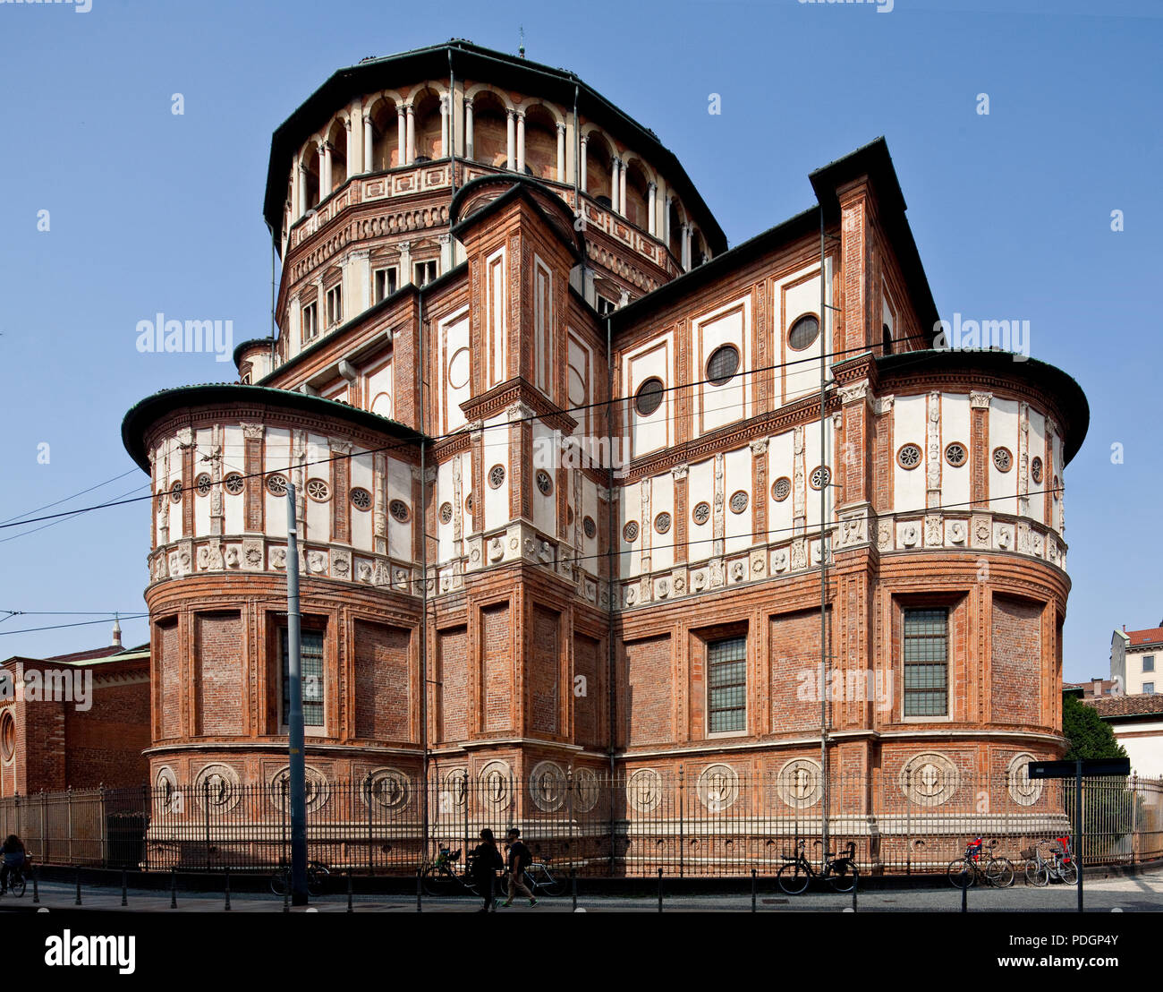 Italien Milano Mailand Kirche Santa Maria delle Grazie Ansicht von Südosten Ostbau im 1492-97 Renaissance-Stil von Donato Bramante Foto Stock