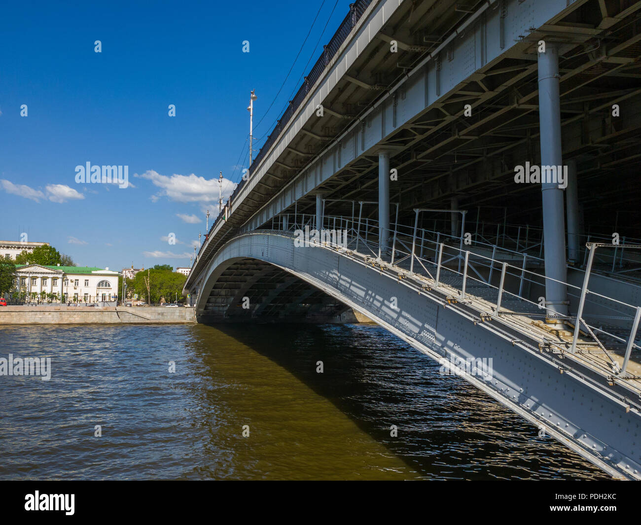 Big Ustyinsky ponte attraverso il fiume Moskva a Mosca, Russia Foto Stock