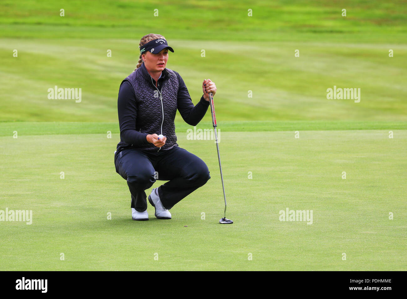 Gleneagles, Scotland, Regno Unito. 10 Agosto, 2018. Il Fourball Match Play prosegue con l'abbinamento di Catriona Matthew e Holly Clyburn che rappresentano la Gran Bretagna giocando contro Cajsa Persson e Linda Wessberg della Svezia. Persson linig fino un putt sul quarto credito verde: Findlay/Alamy Live News Foto Stock