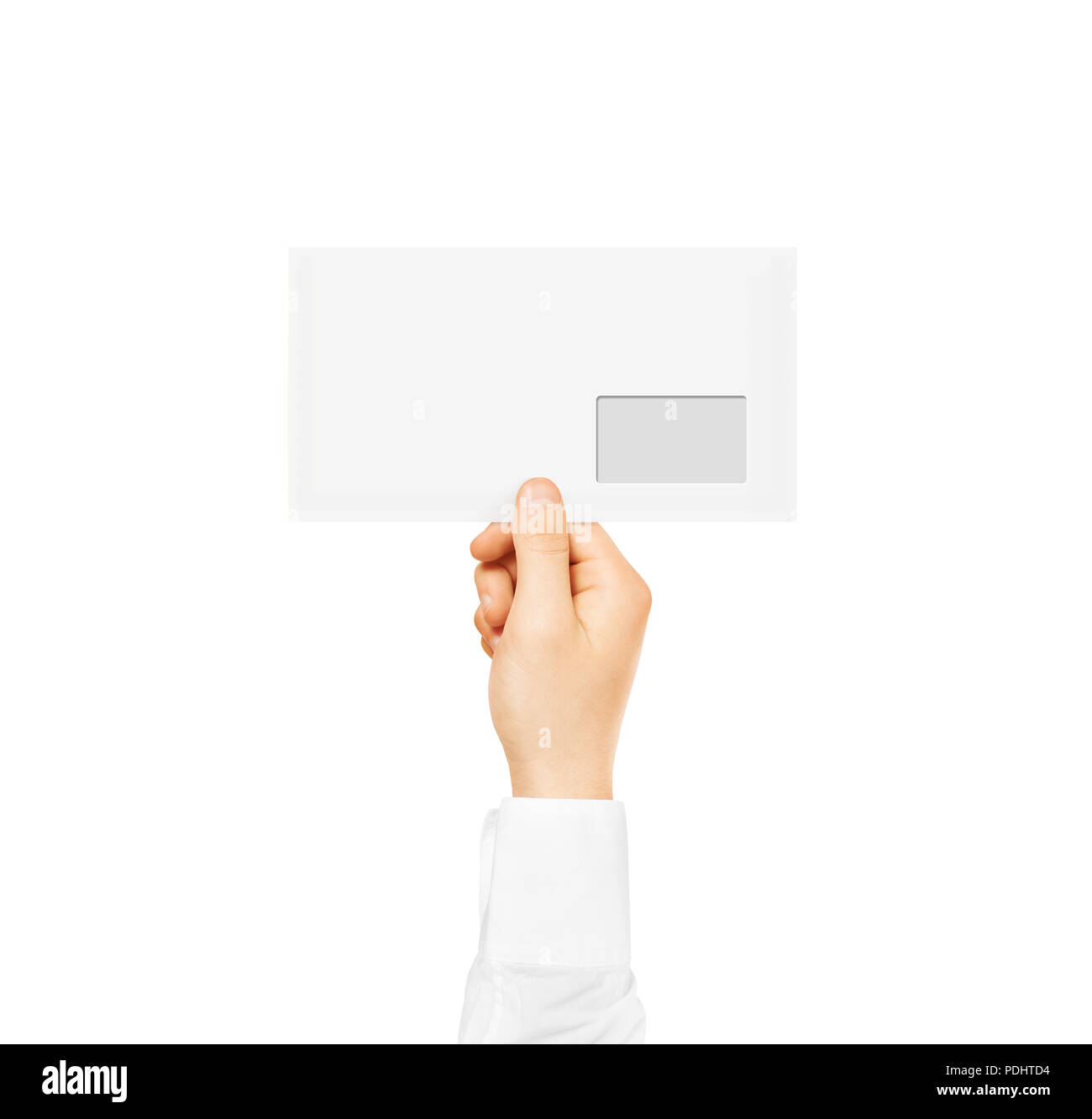 Bianco busta vuota mock up tenendo in mano. Vuoto documento post design mockup. Cartolina template pronti per il vostro logo identity design. Chiuso, layout anteriore. Foto Stock