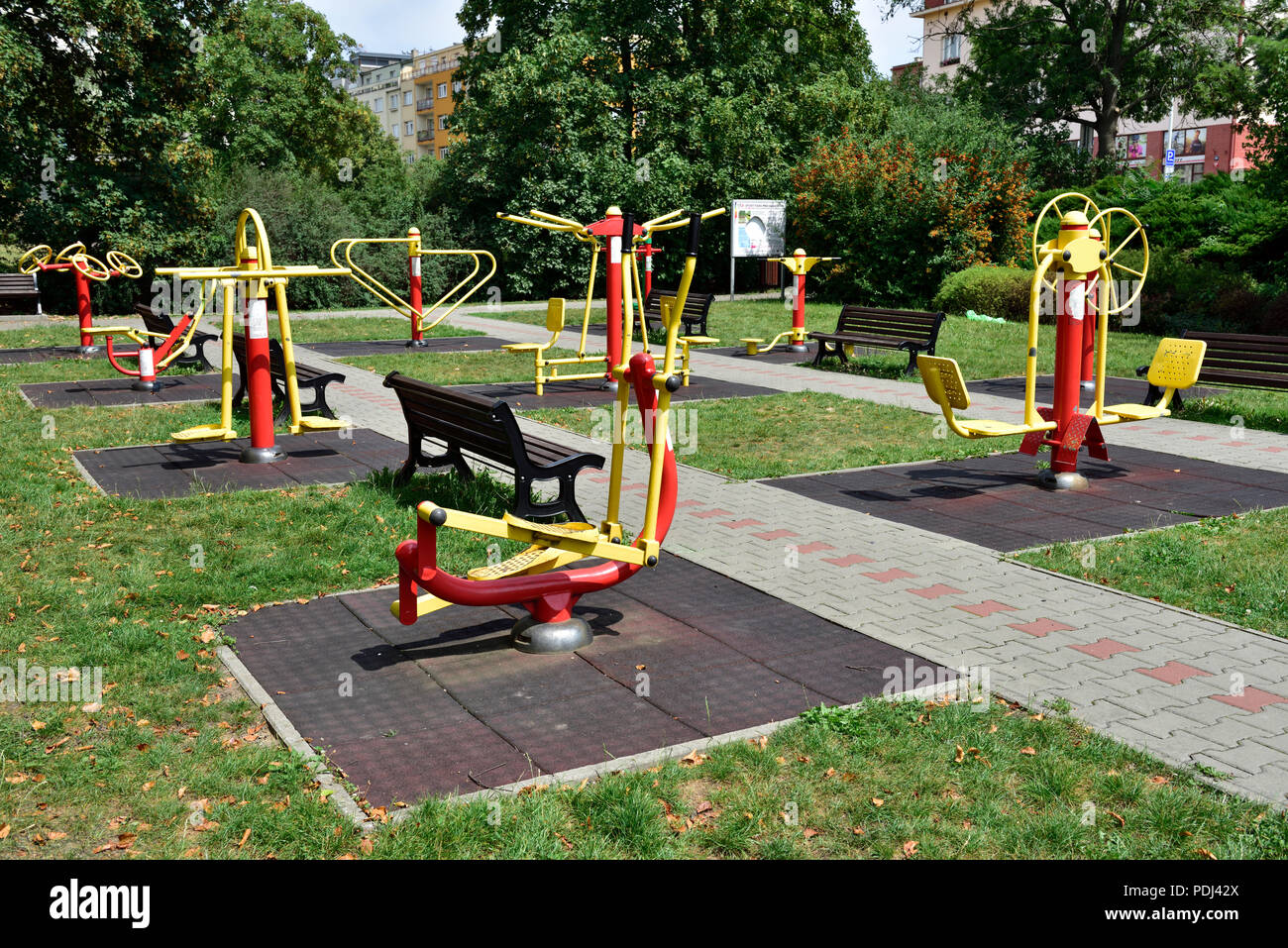 Outdoor esercizio pubblico attrezzature per anziani nel parco, 'Sport park pro seniory', Praga, Repubblica Ceca Foto Stock