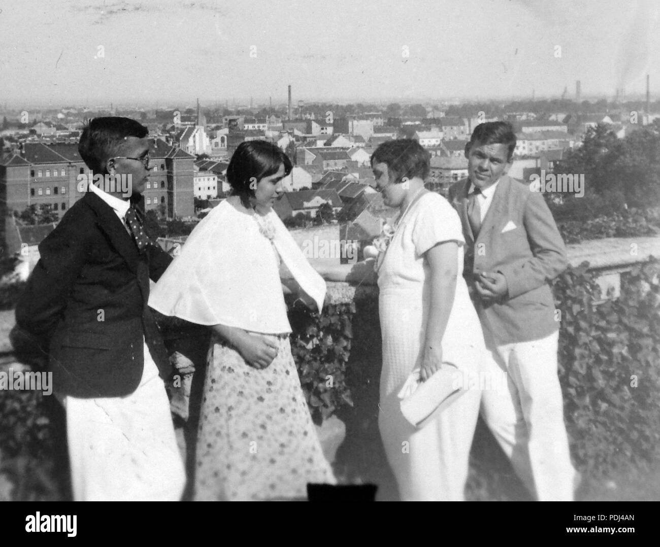 5 Kiscelli utca, Schmidt kastély (ma- Kiscelli Múzeum) előtere, óbudai panoráma. Fortepan 4738 Foto Stock