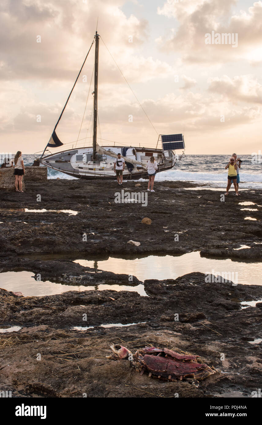 Spiaggiata yacht, Paphos,Cipro Foto Stock