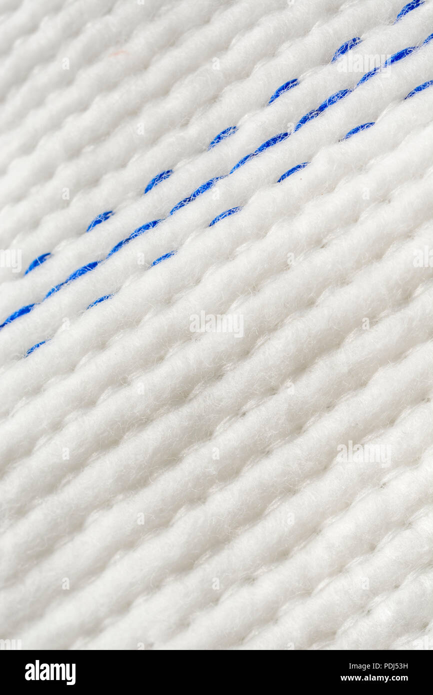 Primo piano macro shot di stoviglie da cucina. Linea cucita, linea di punti, filettatura. Foto Stock