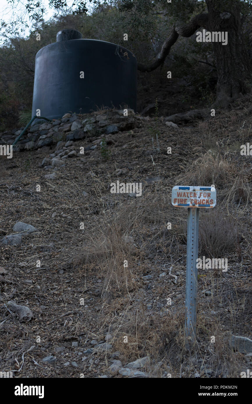 Contenitore di acqua sul Santo Jim trail in Cleveland national forest Orange County in California prima che il fuoco santo di agosto 2018 Foto Stock
