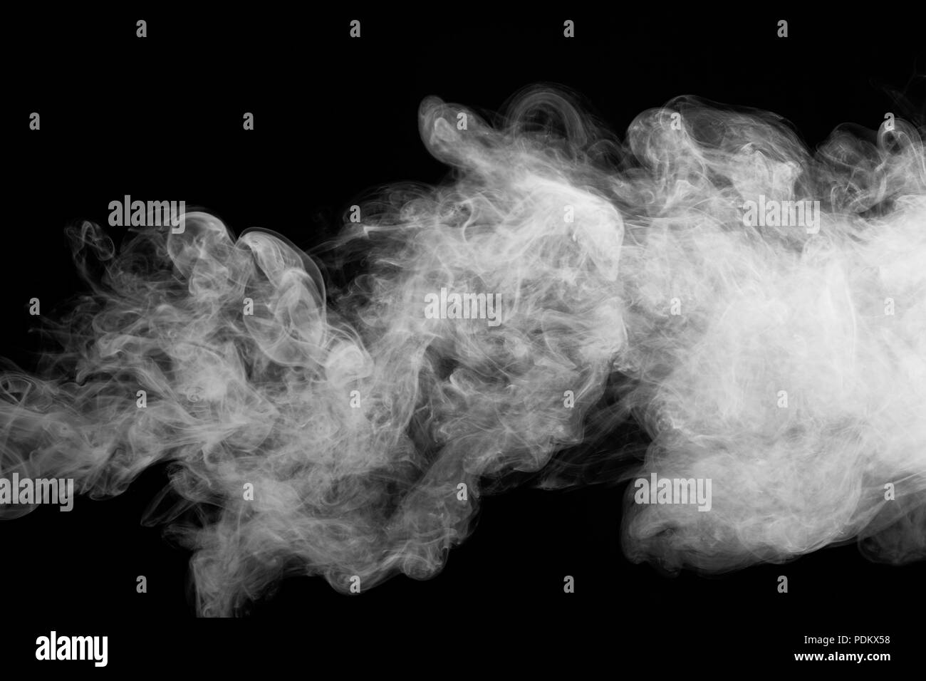 Il movimento di fumo su sfondo nero fumo, sfondo, fumo astratto Foto Stock