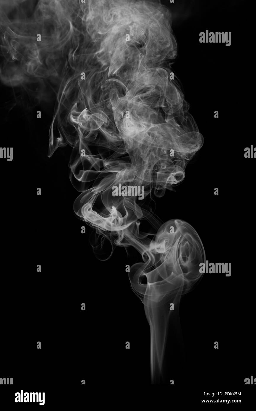 Il movimento di fumo su sfondo nero fumo, sfondo, fumo astratto Foto Stock