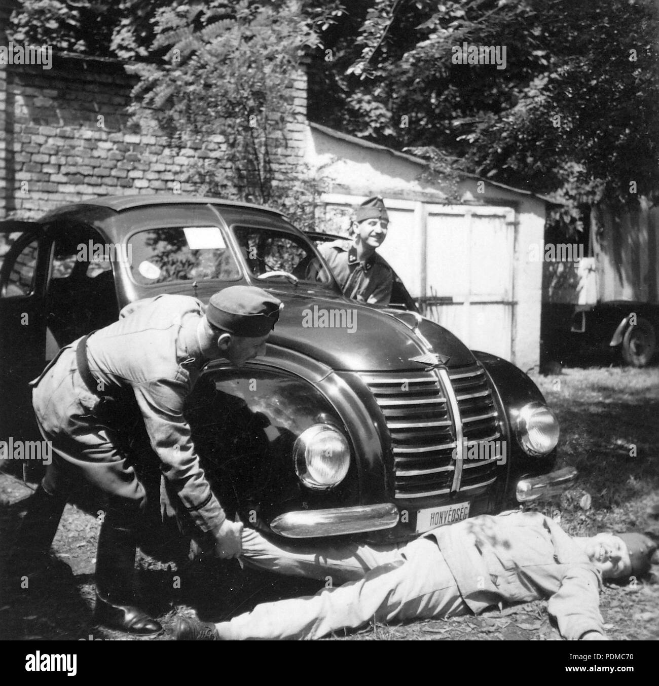 5 Hanomag típusú személygépkocsi un honvédség állományában. Fortepan 12178 Foto Stock