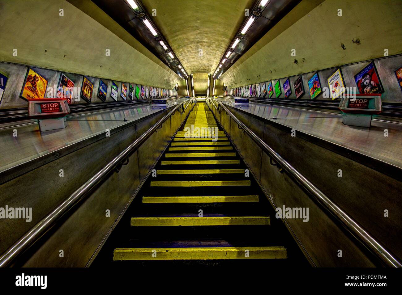 A pochi passi dalla stazione della metropolitana di Londra Foto Stock