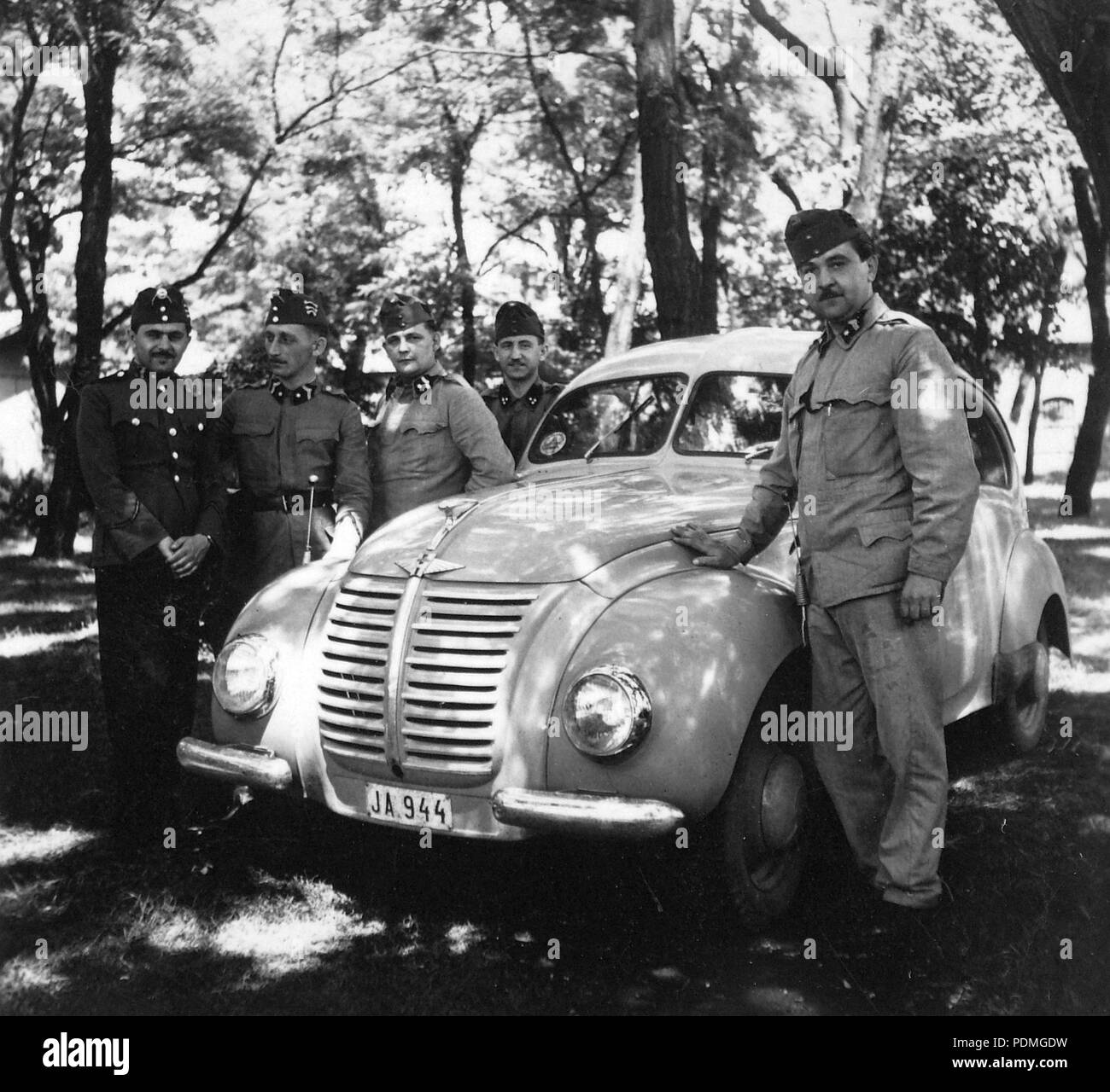 149 Hanomag 1,3 literes (1939) személygépkocsi un honvédség állományában, rendszámmal civile. Fortepan 12181 Foto Stock