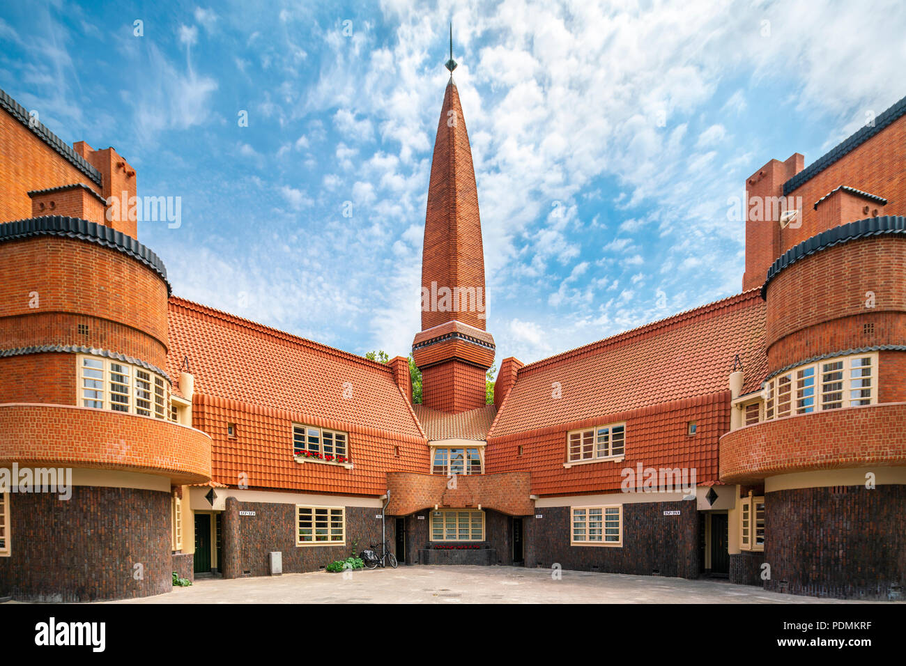 Museo della scuola di Amsterdam architettura building Het Schip da Michel de Klerk (1919) in mattoni in stile dell'Espressionismo. Foto Stock