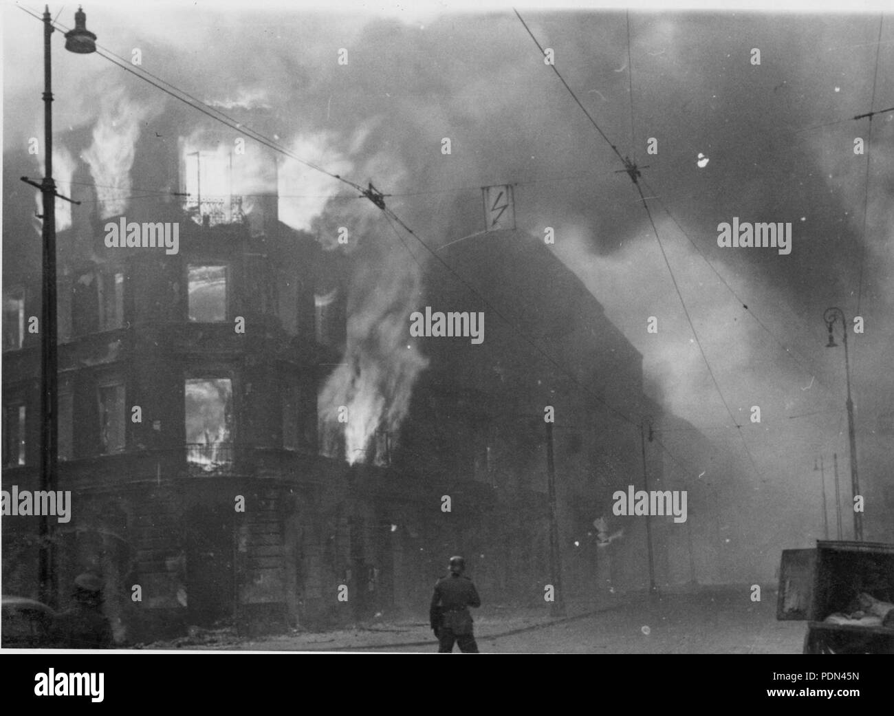 Relazione di Stroop 2/4 Gruppo di record 038 Stati Uniti Counsel per la prosecuzione dell'asse della criminalità; Stati Uniti presenta, 1933-46 HMS ID Asset: HF1-88454435 riscoperta numero: 06315 347 Stroop relazione - Ghetto di Varsavia rivolta - 26552 Foto Stock