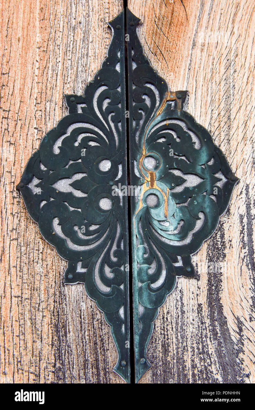 Dettaglio di una vecchia porta , Ukimido tempio, Giappone Foto Stock