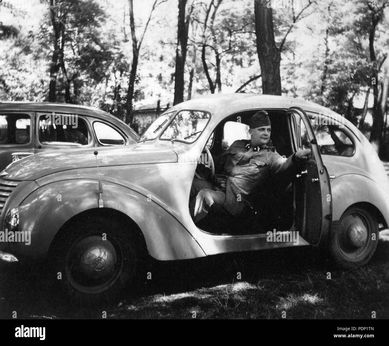 5 Hanomag 1,3 literes (1939) személygépkocsi un honvédség állományában. Fortepan 12044 Foto Stock