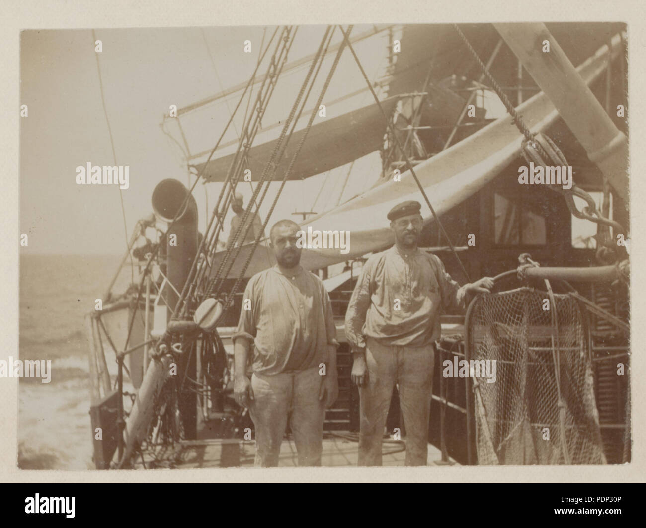 363 UvA-Artis 300.011 - Siboga - de heren Loyer en Verhey op het dek van de Siboga Foto Stock