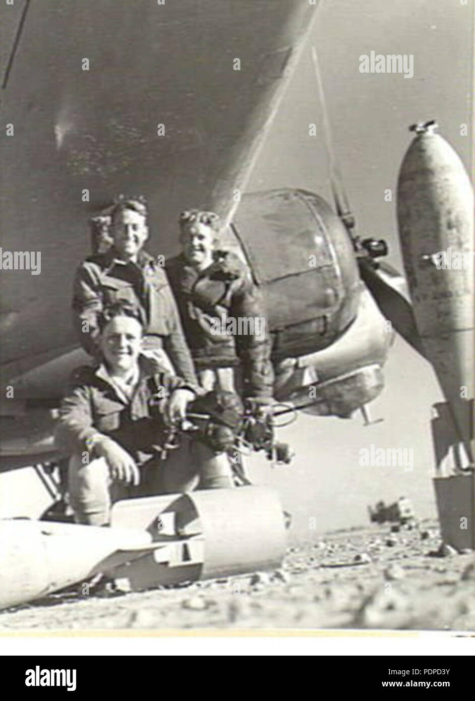 1 11 Squadron RAF groundcrew Western Desert Nov 1941 AWM 010741 Foto Stock