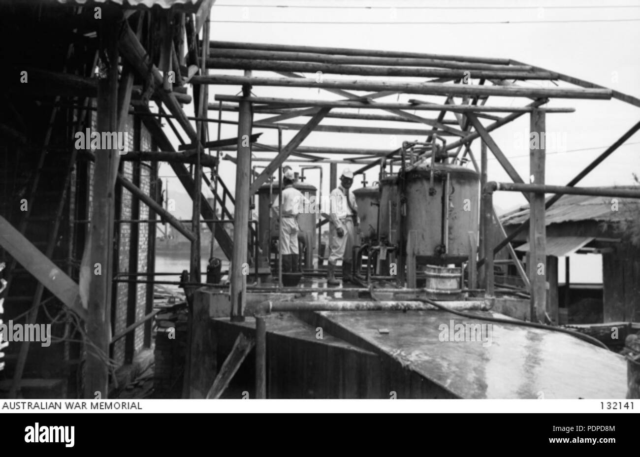 2 132141 EX TADANOUMI ramo, dove gas asfissianti è stato fabbricato, mostrando VESICANT SISTEMA ALIMENTAZIONE E fornace ardente Foto Stock 2 132141 EX TADANOUMI ramo, dove gas asfissianti è stato fabbricato, mostrando VESICANT SISTEMA ALIMENTAZIONE E fornace ardente Foto Stock