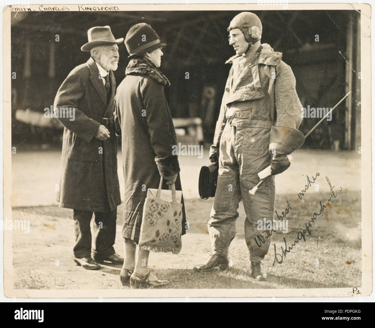 32 Charles "Kingsford-Smith" con sua madre e suo padre, 1928 Foto Stock