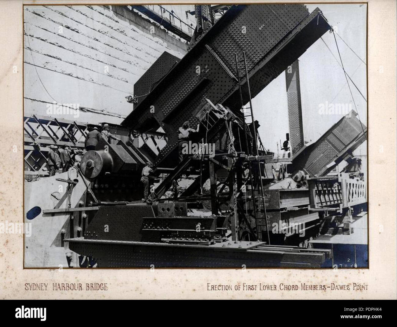 43 ErectionFirstLowerChord7 11 28 Foto Stock