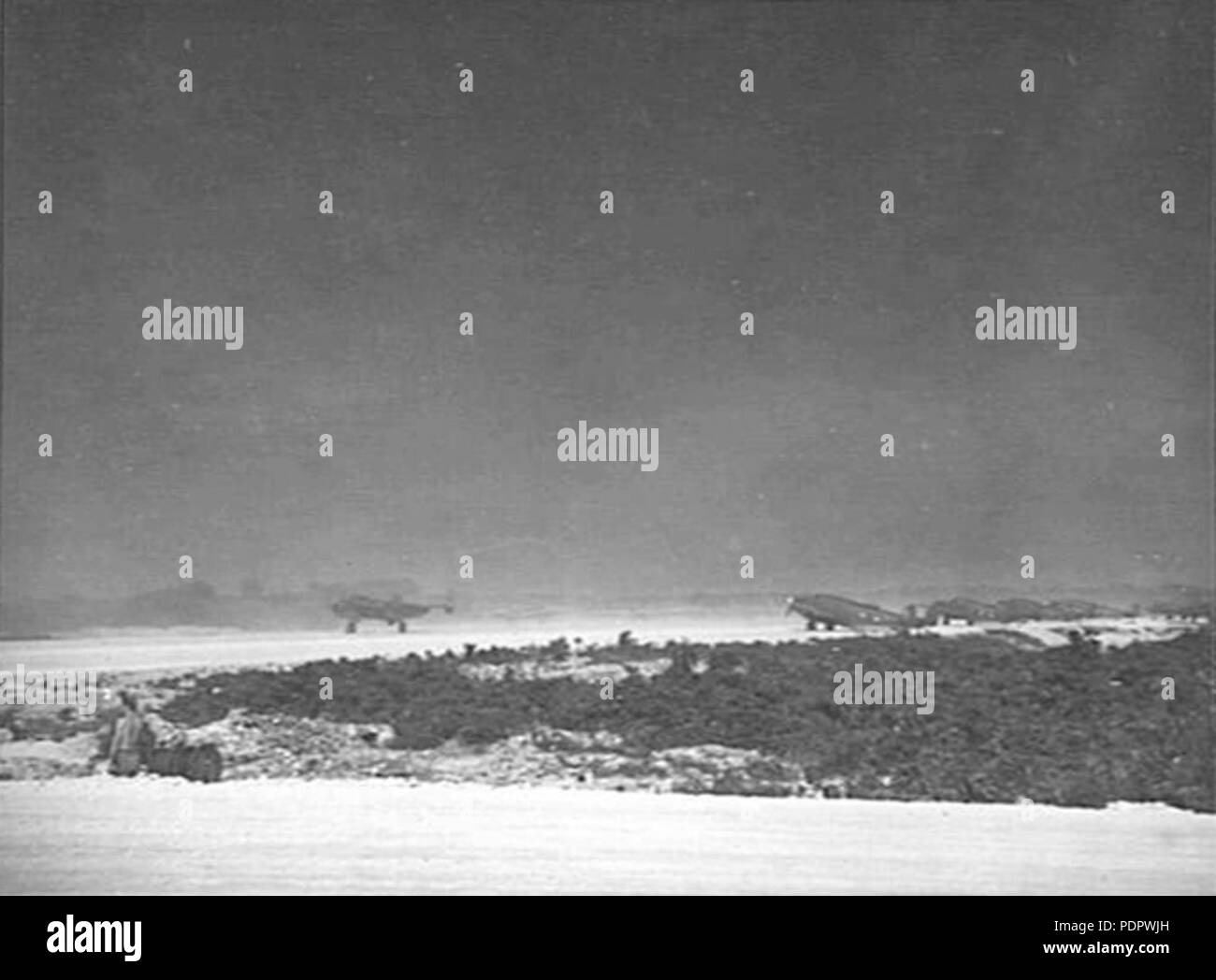 21 B-25 Mitchell decollo dall Isola Verde 1944 Foto Stock