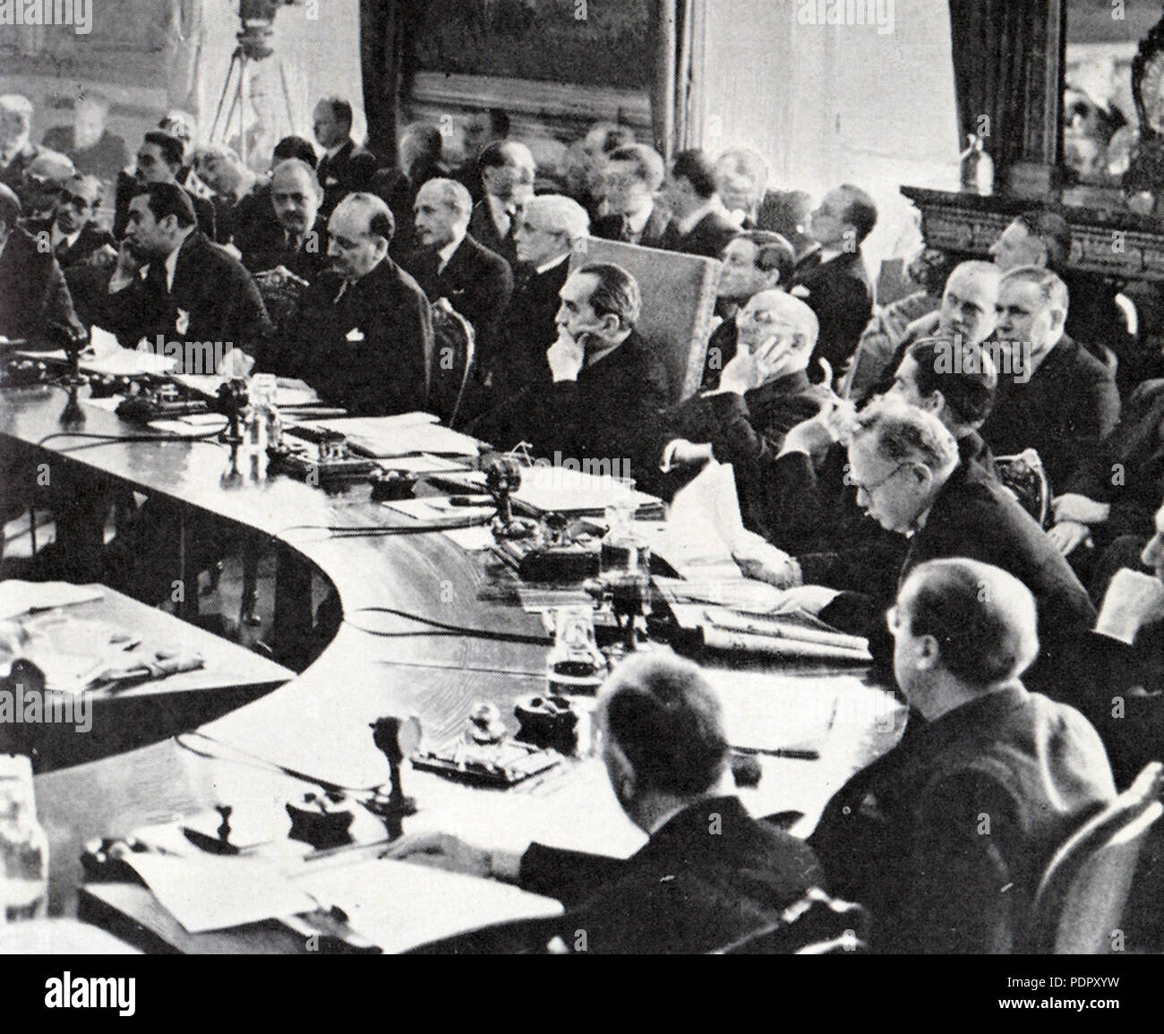 28 Bruce presiede alla Lega delle Nazioni consiglio Foto Stock