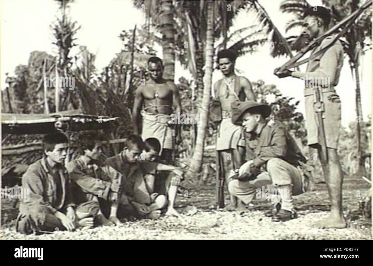 70 prigionieri giapponese e PIB a Singorkai Foto Stock