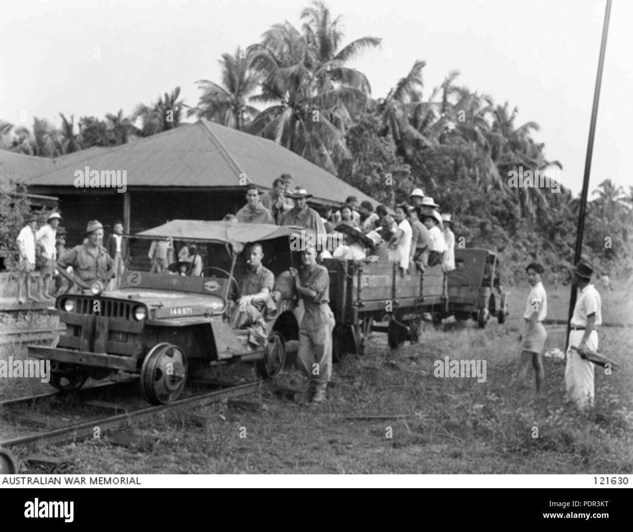 70 JEEP treno alla stazione KINARUT SUL JESSELTON ALLA LINEA PAPAR Foto Stock