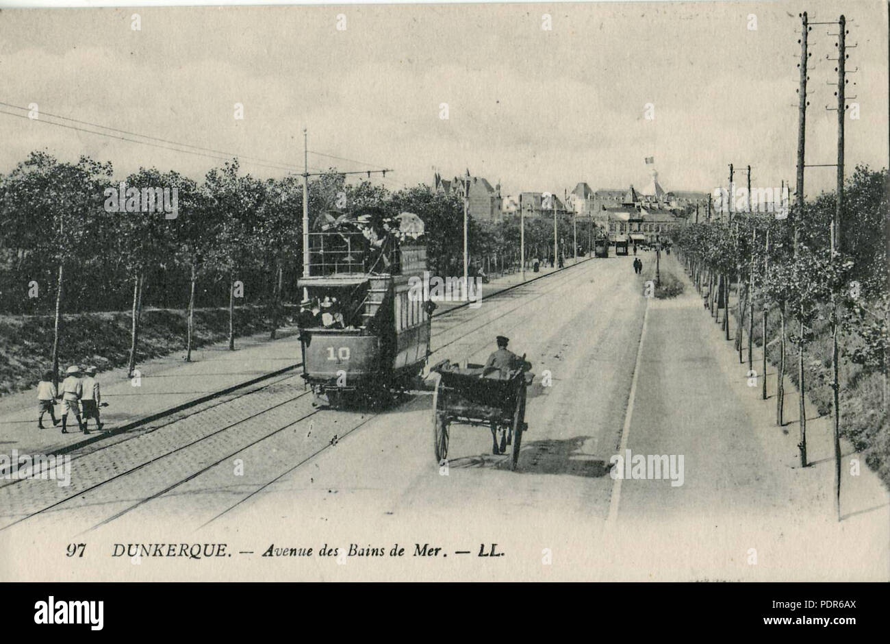 211 LL 97 - DUNKERQUE - Avenue des Bains de Mer (Tw un impériale) Foto Stock