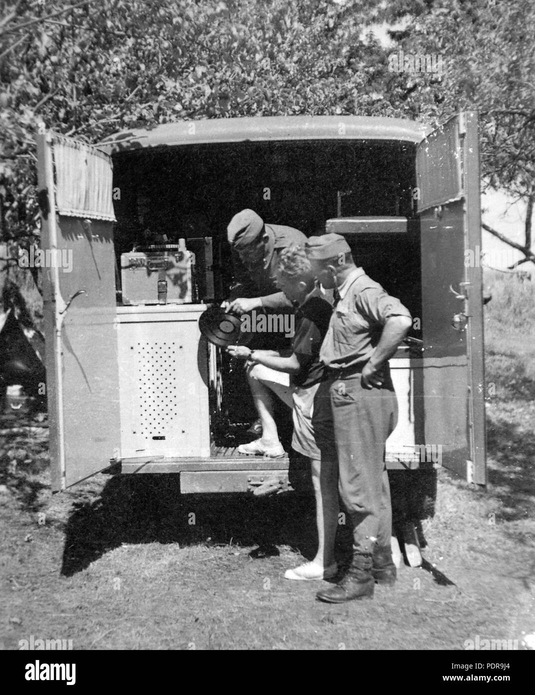 7 Un Magyar Királyi Haditudósító század hangoskocsija. Fortepan 12183 Foto Stock