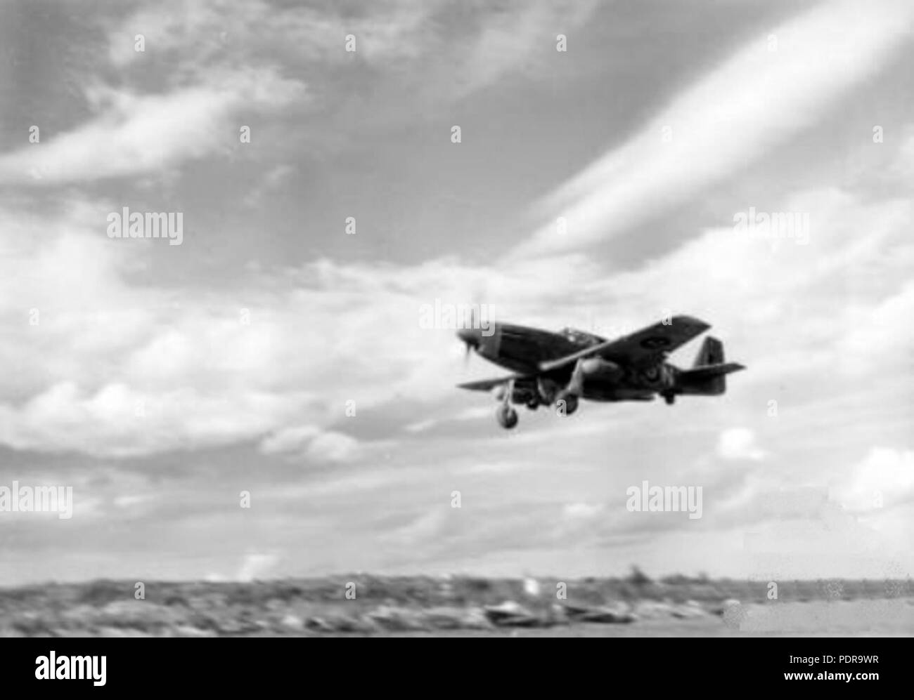 93 P-51 3 Sqn RAAF decollare da Jesi 1944 Foto Stock