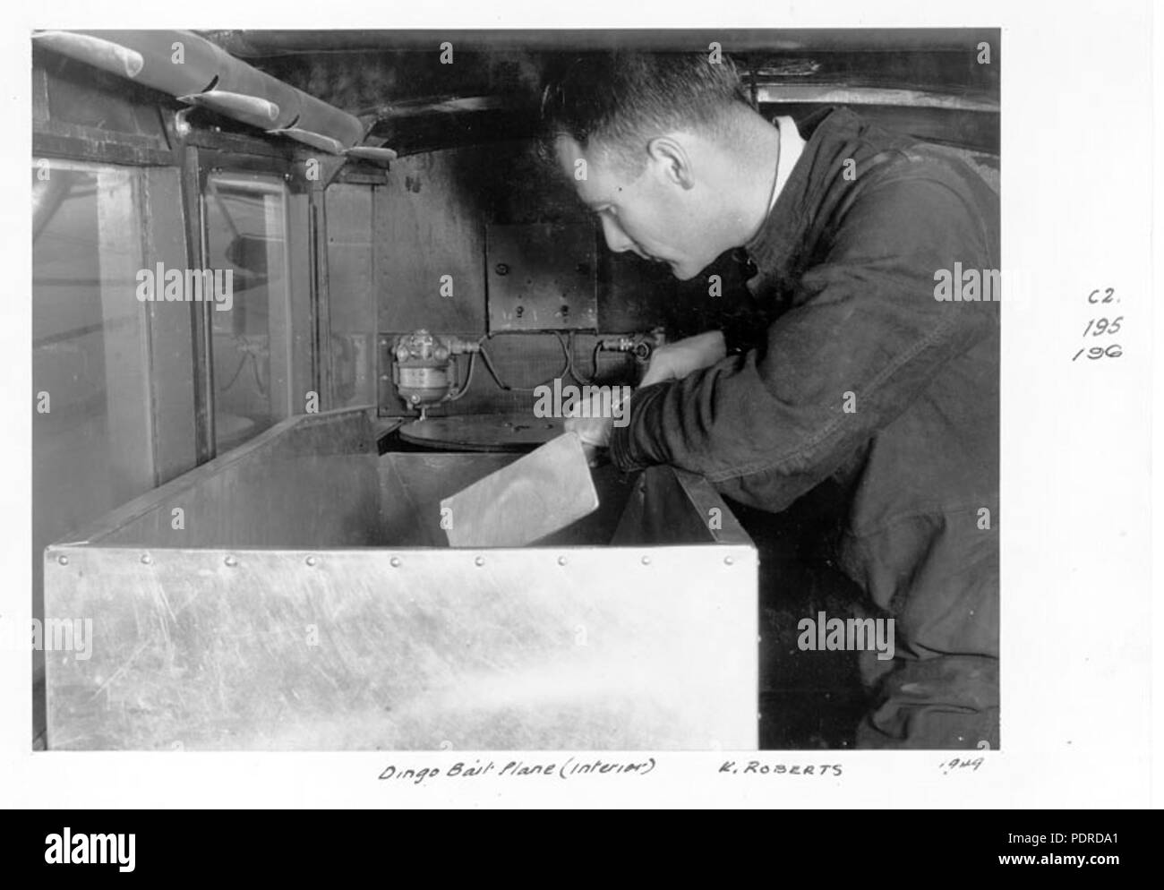 114 Queensland Archivi di Stato 4226 interno del Dingo esca piano di posa Eagle Farm c 1949 Foto Stock