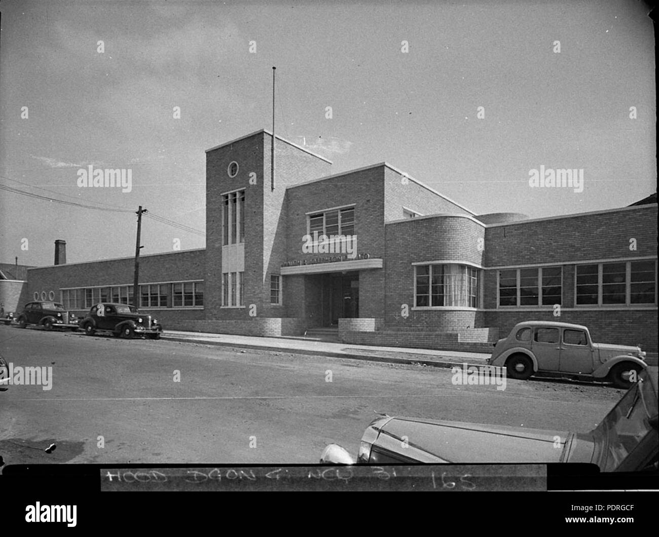 134 12609 SLNSW vista esterna dell'intero edificio Waugh Josephsons nuova fabbrica St Peters Foto Stock