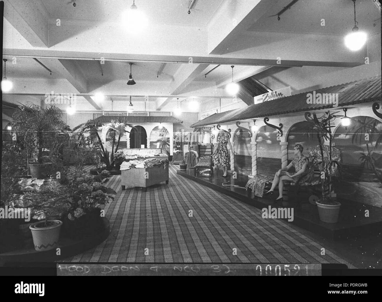 136 SLNSW 13869 Nevica Hollywood negozi e showroom Foto Stock