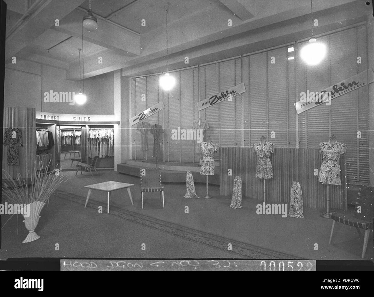 136 13870 SLNSW Nevica Hollywood negozi e showroom Foto Stock