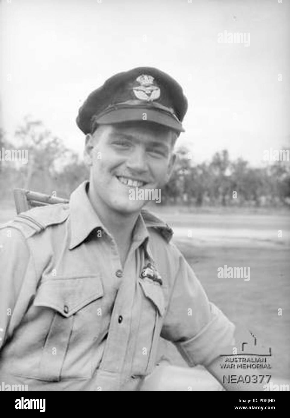 97 pilota ufficiale Biggs del 5 Squadron RAAF Mareeba Aeroporto Marzo 1944 AWM NEA0377 Foto Stock