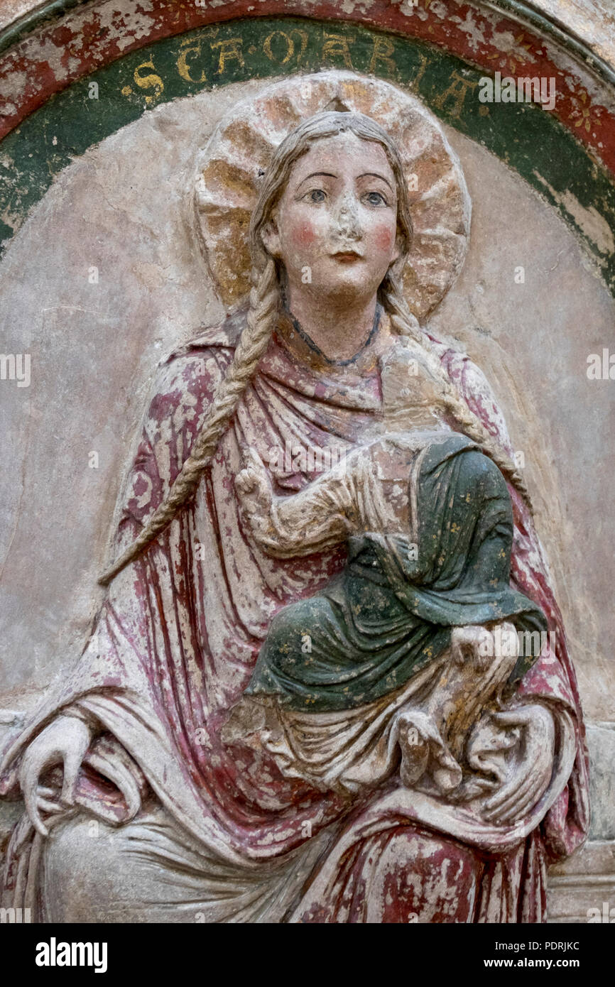 Ehem. Augustinerklosterkirche , Unserer Lieben Frauen, Südliche Chorschranke um 1200/1210, Stuckrelief Maria mit treccia Foto Stock